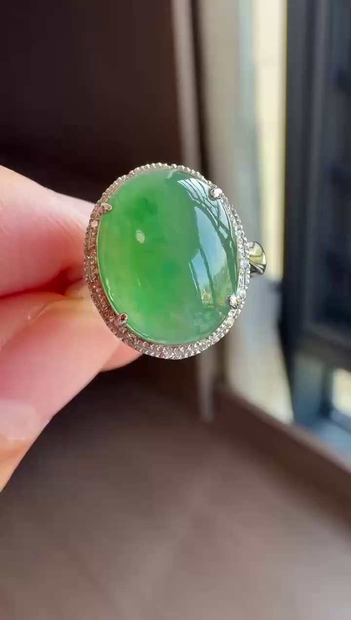 【戒指】18K 金鑽石精工鑲嵌冰飄綠花翡翠戒指 13.5圈口|冰潤飄花・靈動優雅 1 【戒指】18K 金鑽石精工鑲嵌冰飄綠花翡翠戒指 13.5圈口|冰潤飄花・靈動優雅