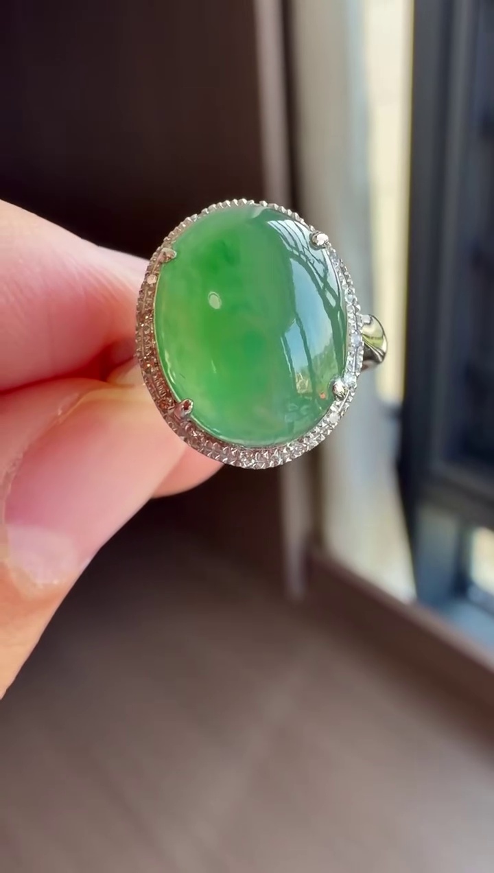 【戒指】18K 金鑽石精工鑲嵌冰飄綠花翡翠戒指 13.5圈口|冰潤飄花・靈動優雅 2 【戒指】18K 金鑽石精工鑲嵌冰飄綠花翡翠戒指 13.5圈口|冰潤飄花・靈動優雅 - Image 2