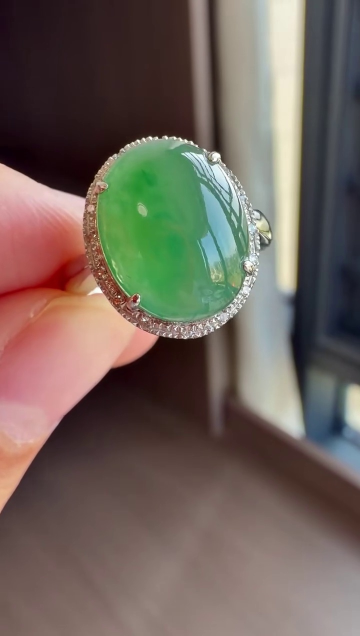 【戒指】18K 金鑽石精工鑲嵌冰飄綠花翡翠戒指 13.5圈口|冰潤飄花・靈動優雅 3 【戒指】18K 金鑽石精工鑲嵌冰飄綠花翡翠戒指 13.5圈口|冰潤飄花・靈動優雅 - Image 3