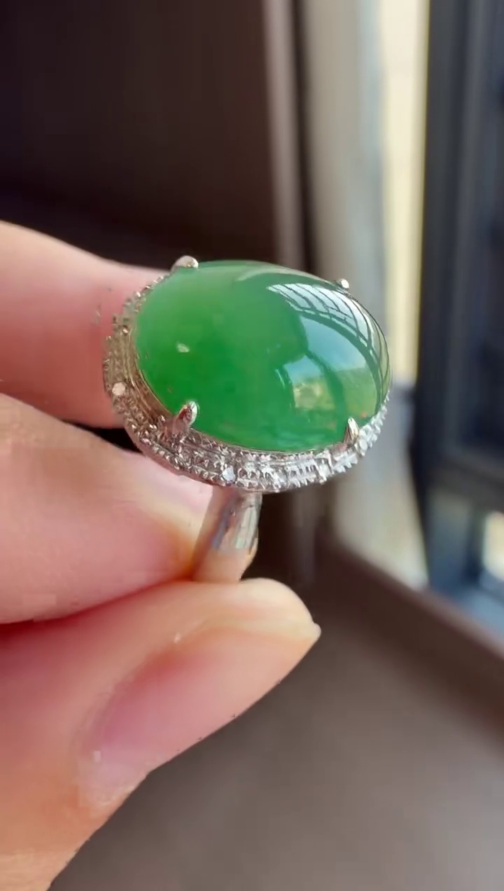 【戒指】18K 金鑽石精工鑲嵌冰飄綠花翡翠戒指 13.5圈口|冰潤飄花・靈動優雅 6 【戒指】18K 金鑽石精工鑲嵌冰飄綠花翡翠戒指 13.5圈口|冰潤飄花・靈動優雅 - Image 6