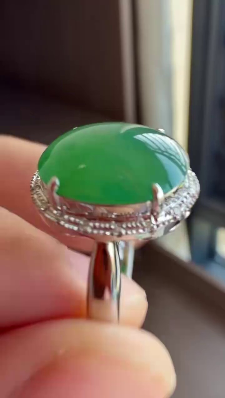 【戒指】18K 金鑽石精工鑲嵌冰飄綠花翡翠戒指 13.5圈口|冰潤飄花・靈動優雅 7 【戒指】18K 金鑽石精工鑲嵌冰飄綠花翡翠戒指 13.5圈口|冰潤飄花・靈動優雅 - Image 7